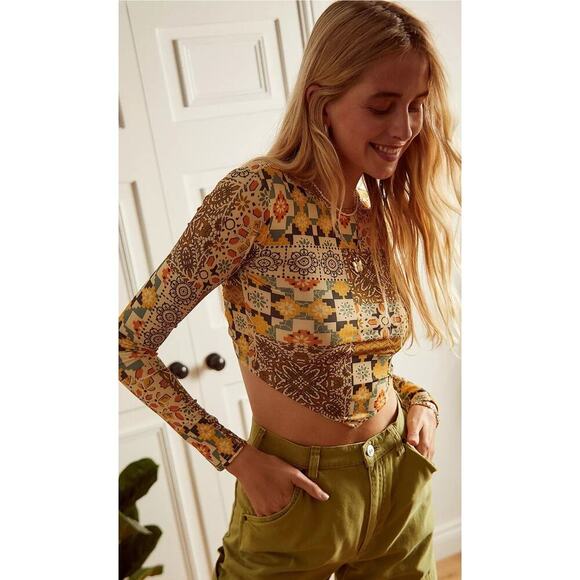 Urban Outfitters UO Orange Tile Print Long Sleeve Hanky Hem Top Size M‎ - Picture 1 of 6